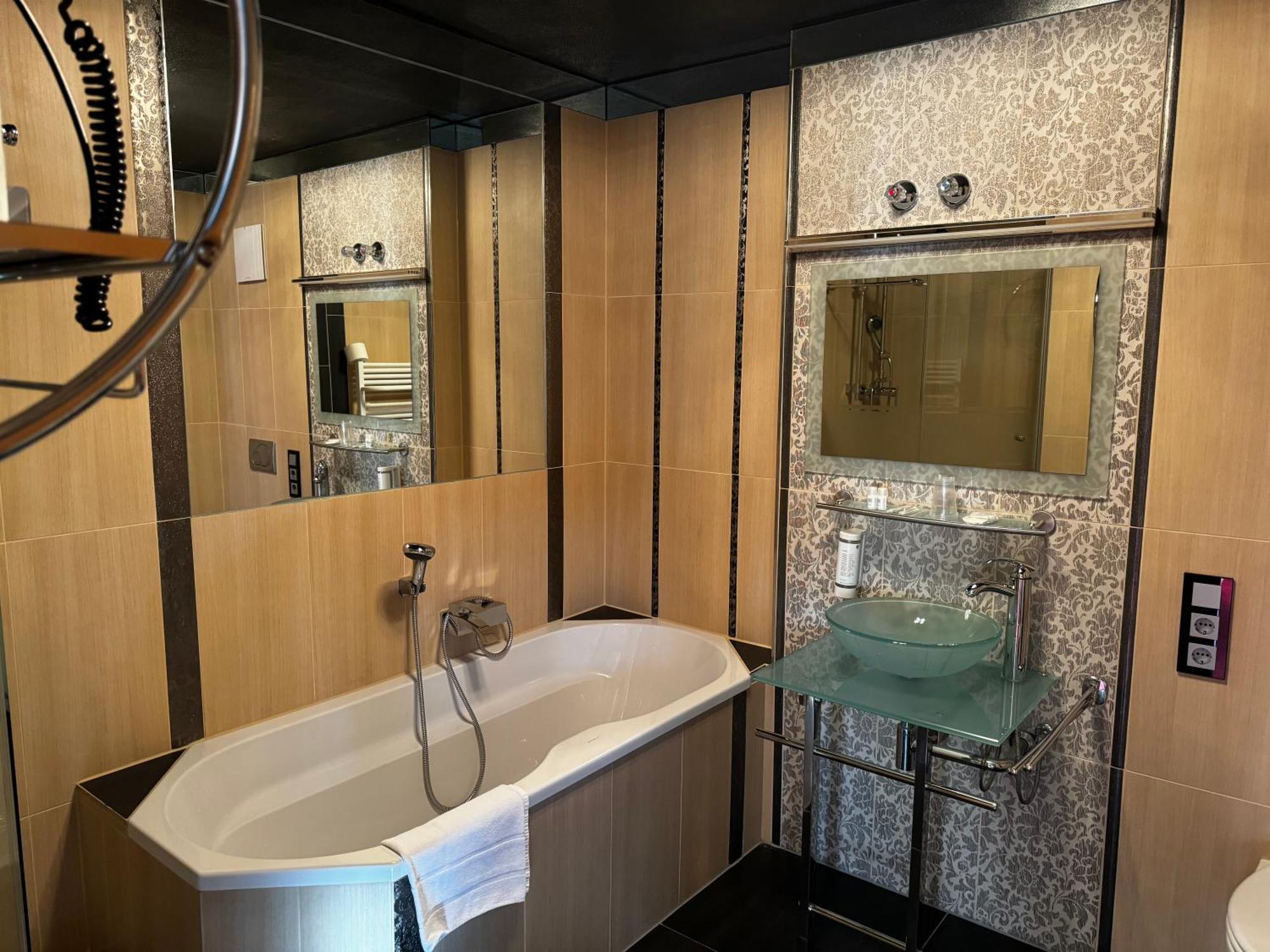 Arthotel Ana Aura Aystetten Dış mekan fotoğraf